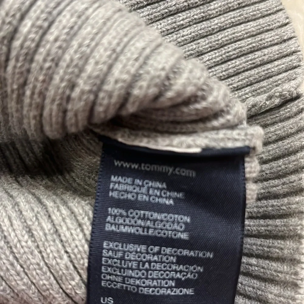 Tommy Hilfiger cotton turtleneck sweater with embroidered detail L